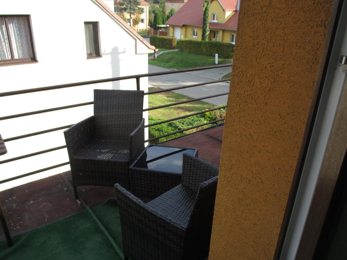Rd Cerncin Bucovice Appartement Buitenkant foto