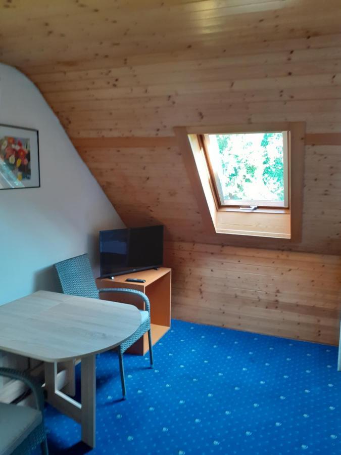 Rd Cerncin Bucovice Appartement Buitenkant foto