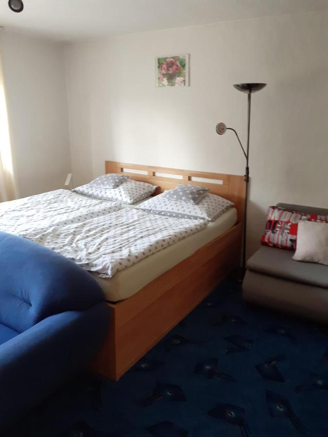 Rd Cerncin Bucovice Appartement Buitenkant foto