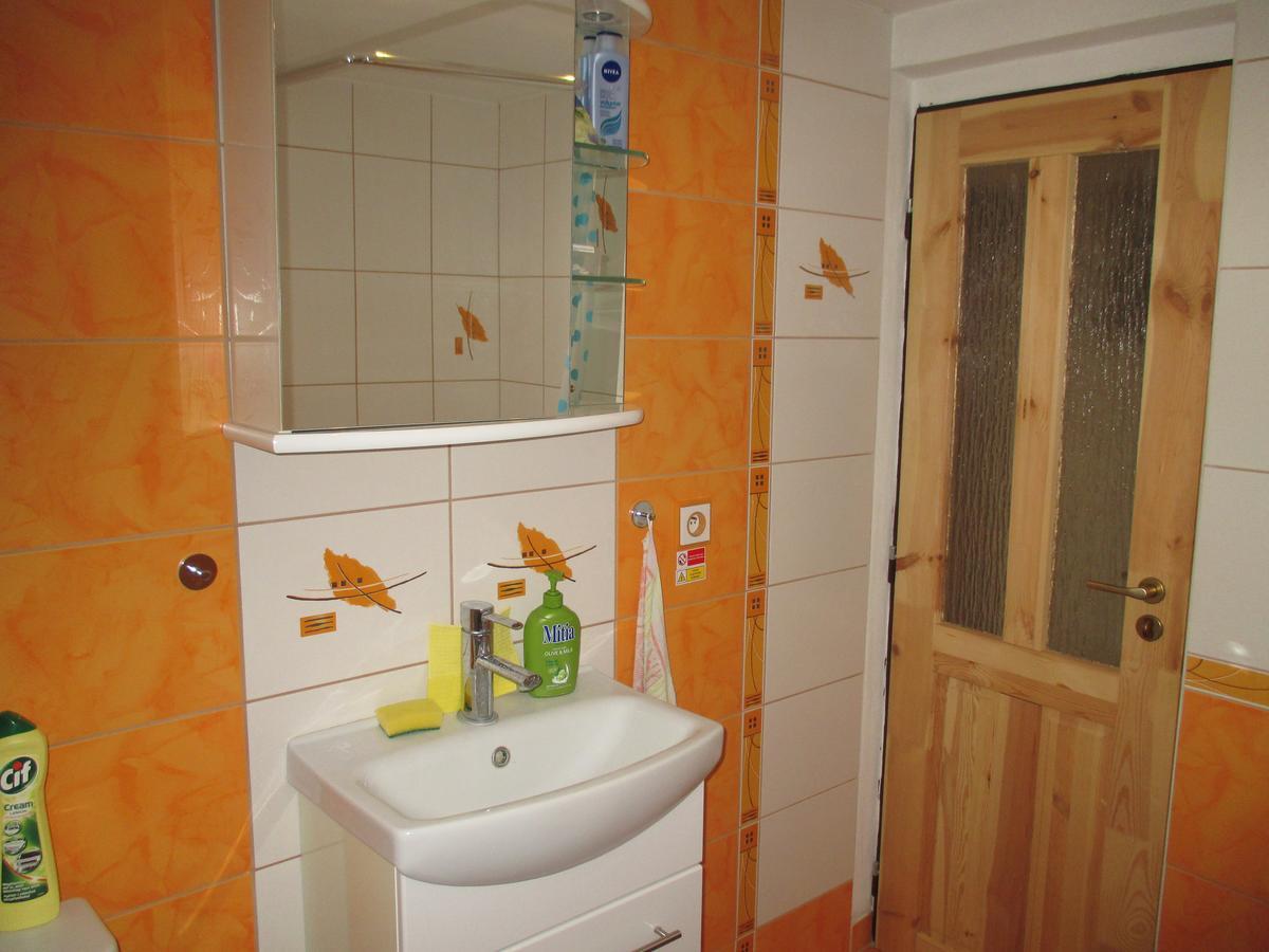 Rd Cerncin Bucovice Appartement Buitenkant foto